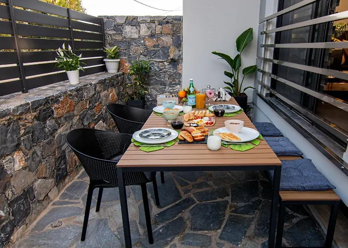 Nisi Luxury Suites With Private Pool In Gouves